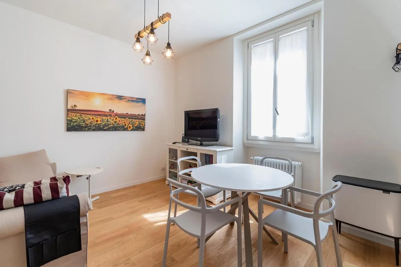 Joivy Cosy 1-Bed Near Milano Centrale Apartment 0*, Milan